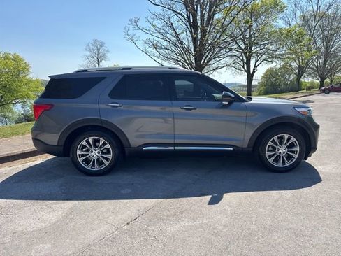 Used 2022 Ford Explorer Limited w/ Equipment Group 301A RWD image 8