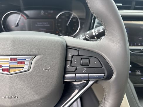 Used 2021 Cadillac XT6 Premium Luxury image 15