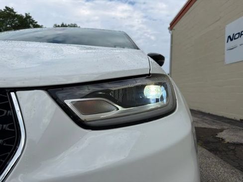 Used 2026 Chrysler Pacifica Select AWD/4WD image 9
