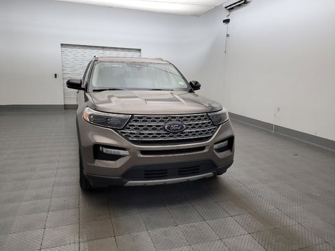 Used 2021 Ford Explorer Limited w/ Equipment Group 301A AWD/4WD image 14