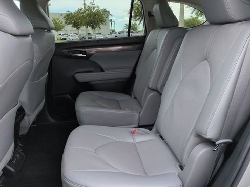 Certified 2023 Toyota Highlander Limited FWD image 14