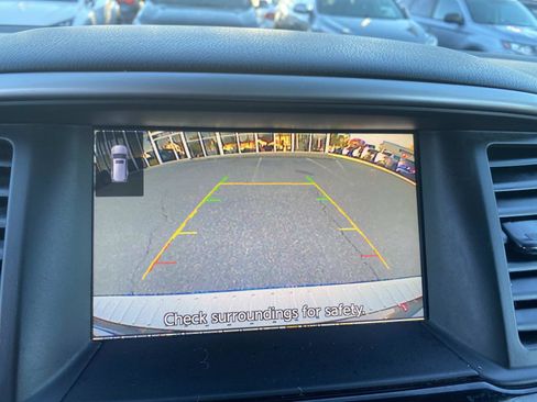 Used 2018 Nissan Pathfinder SV image 12