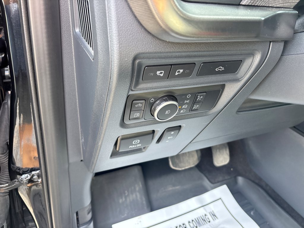 Used 2022 Ford F150 Platinum w/ FX4 Off-Road Package AWD/4WD image 31