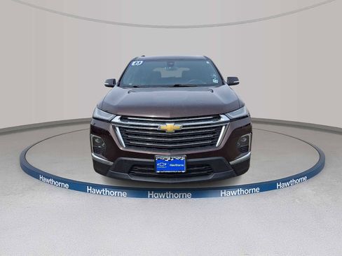 Used 2023 Chevrolet Traverse LT image 2