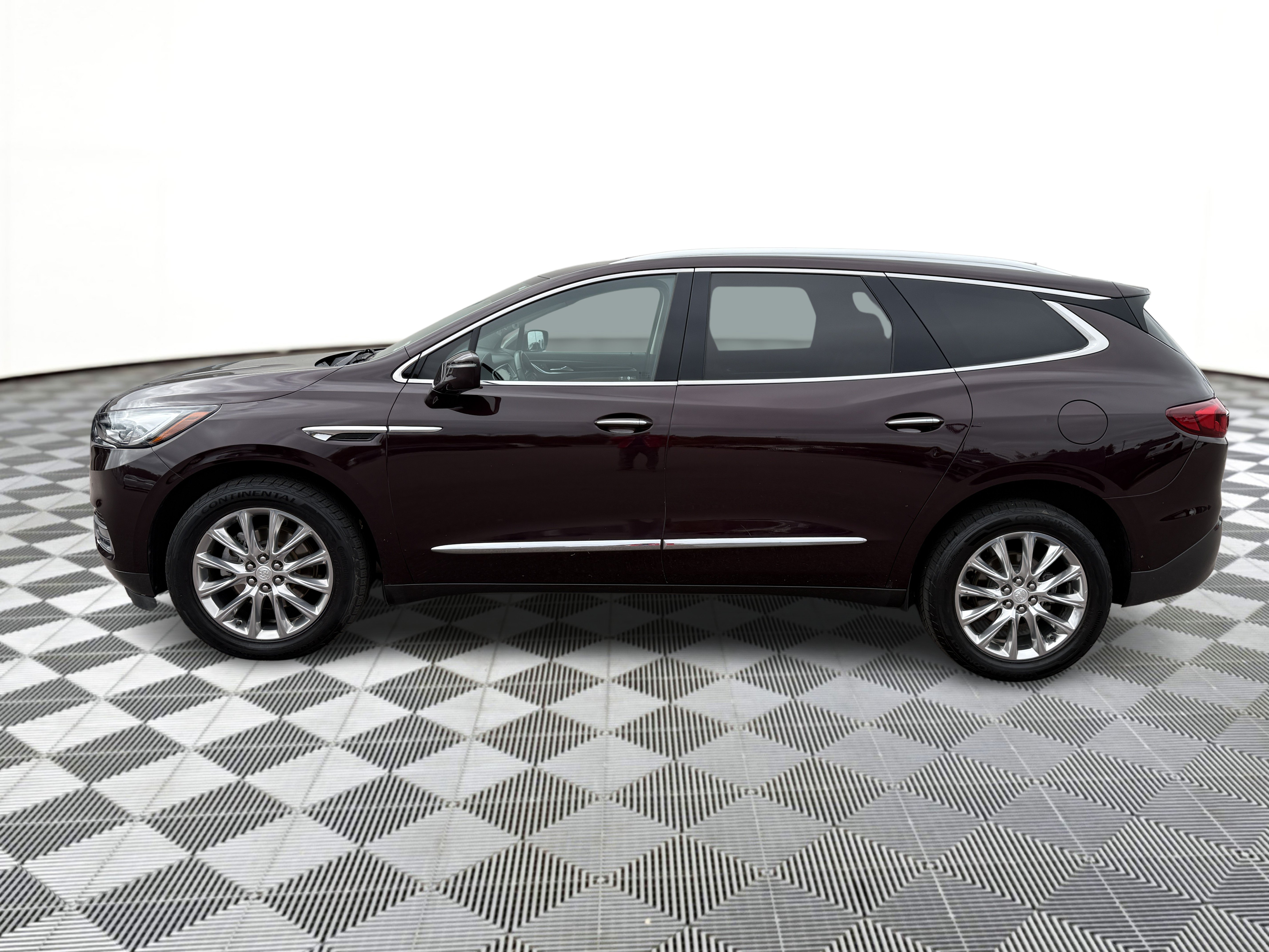 Used 2018 Buick Enclave Premium AWD/4WD image 2