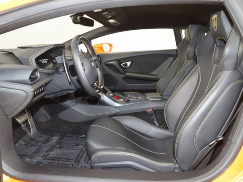 Used 2022 Lamborghini Huracan EVO image 12