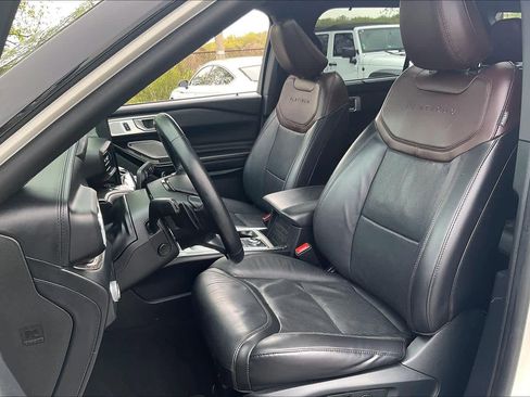 Used 2021 Ford Explorer Platinum w/ Premium Technology Package AWD/4WD image 7