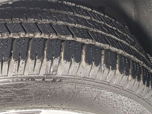 Used 2023 GMC Sierra 1500 SLT w/ SLT Premium Package image 9