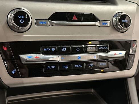 Used 2022 Ford Explorer XLT w/ Equipment Group 202A AWD/4WD image 15