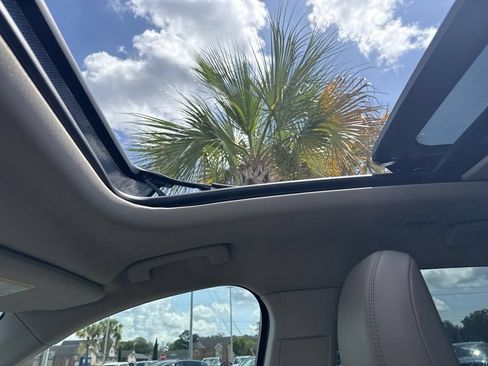Used 2023 Lincoln Aviator 2WD w/ Premium Package image 12