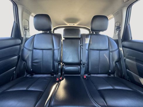 Used 2019 Nissan Pathfinder SL image 13