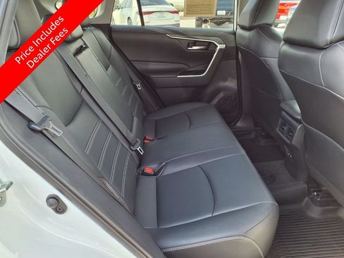 Used 2020 Toyota RAV4 XLE Premium FWD image 14
