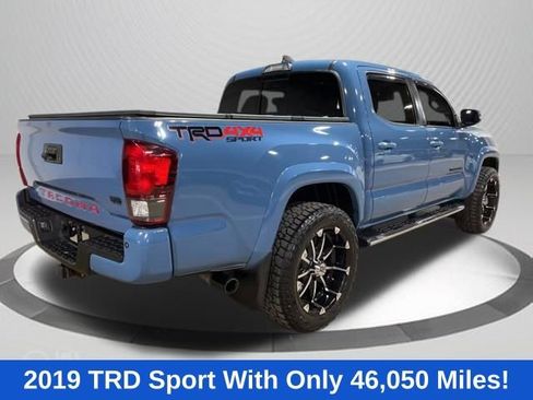 Used 2019 Toyota Tacoma TRD Sport AWD/4WD image 3