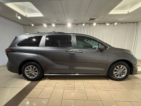 Used 2025 Toyota Sienna XLE w/ XLE Plus Package FWD image 6