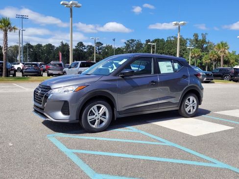 New 2025 Nissan Kicks Play S image 2