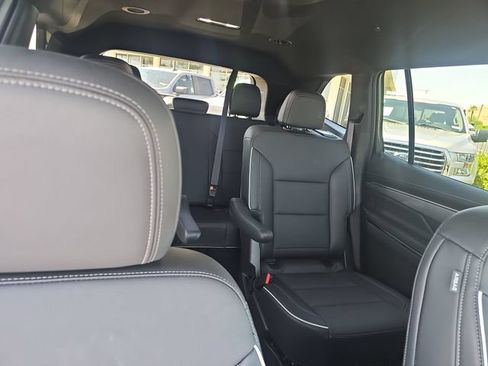 Certified 2025 Buick Enclave Preferred FWD image 33