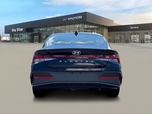 New 2026 Hyundai Elantra SE FWD image 6