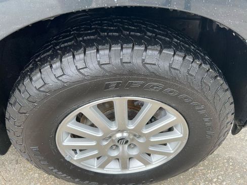 Used 2010 Mercury Mariner Premier FWD image 4