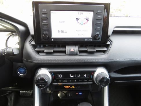 Used 2021 Toyota RAV4 XLE image 27