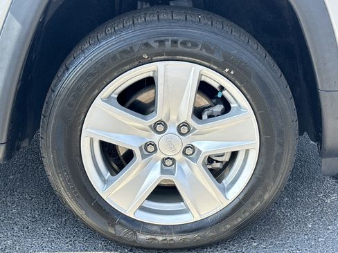 Used 2022 Jeep Compass Latitude AWD/4WD image 12
