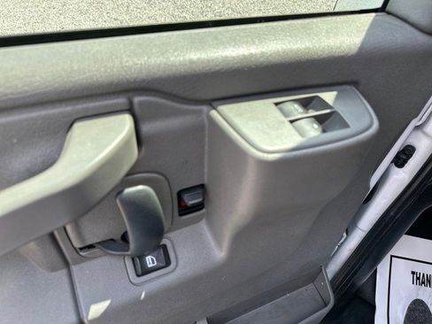 Used 2017 Chevrolet Express 2500 image 22