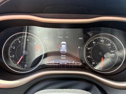 Used 2018 Jeep Cherokee Limited w/ Trailer Tow Group AWD/4WD image 15