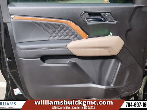 New 2026 GMC Canyon Denali w/ LPO, Denali Black Edition AWD/4WD image 11