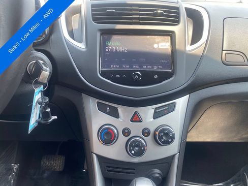 Used 2016 Chevrolet Trax LT w/ LT Convenience Package AWD/4WD image 17