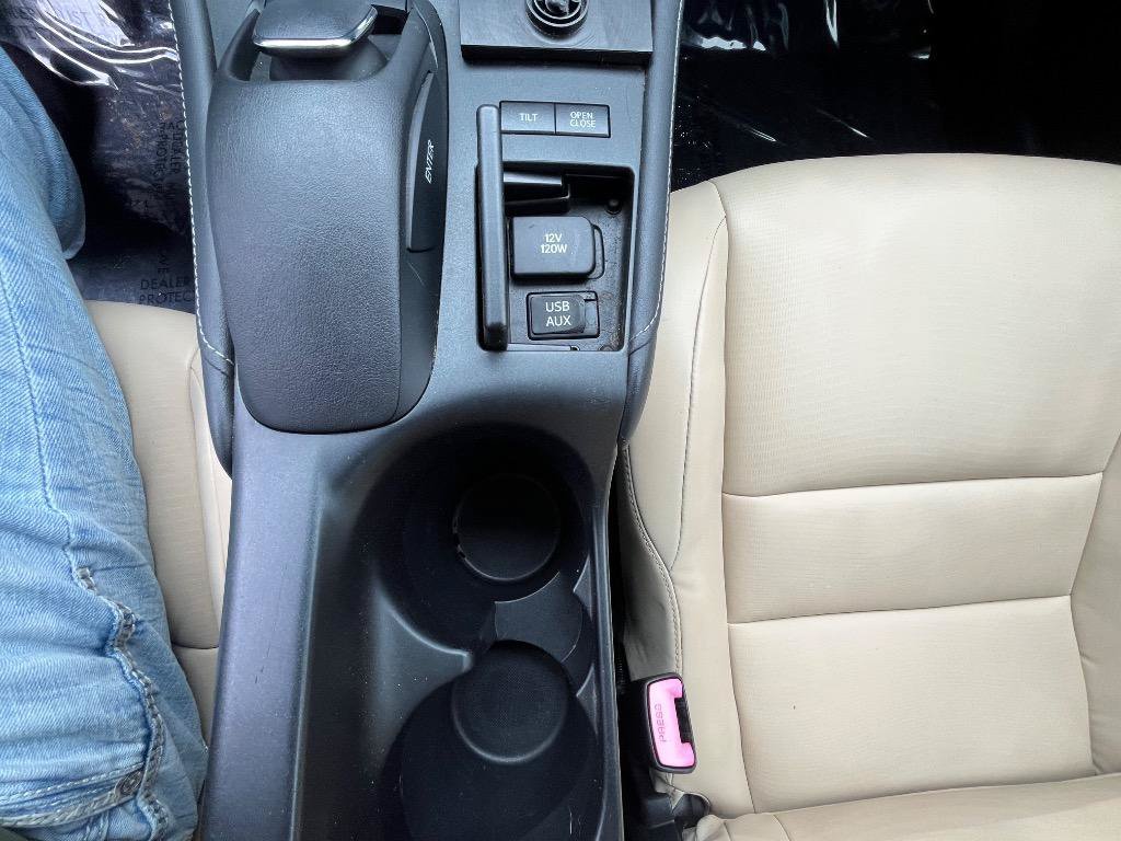 Used 2011 Lexus CT 200h Premium w/ Premium Audio Pkg FWD image 27
