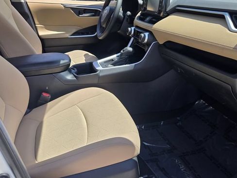 Used 2022 Toyota RAV4 XLE FWD image 16