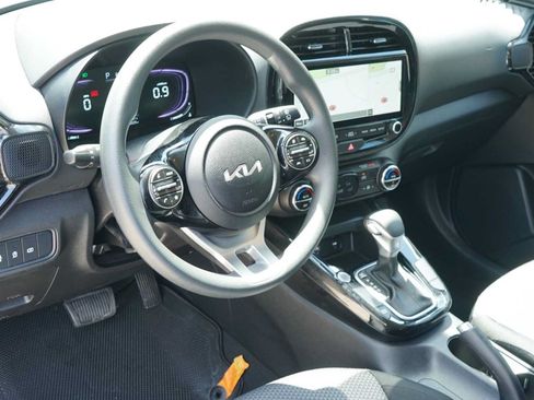 Used 2025 Kia Soul S FWD image 8