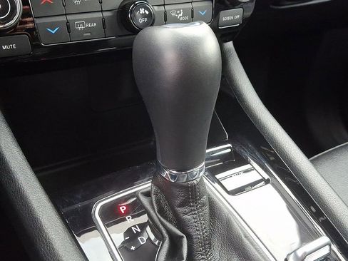 Used 2025 Jeep Compass Limited AWD/4WD image 16