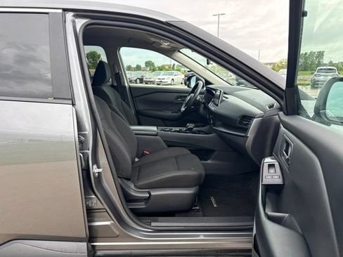 Used 2024 Nissan Rogue S AWD/4WD image 18