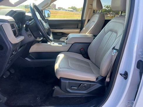 Used 2022 Ford Expedition Limited image 9
