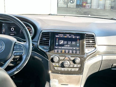 Used 2019 Jeep Grand Cherokee Limited AWD/4WD image 20