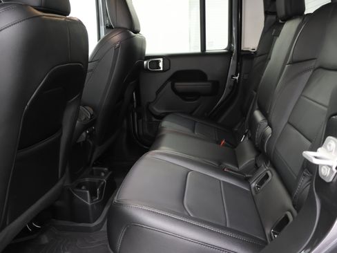 Used 2023 Jeep Gladiator Sport AWD/4WD image 9