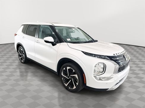 Used 2024 Mitsubishi Outlander SE FWD image 7