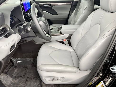 Used 2026 Toyota Highlander Limited AWD/4WD image 23