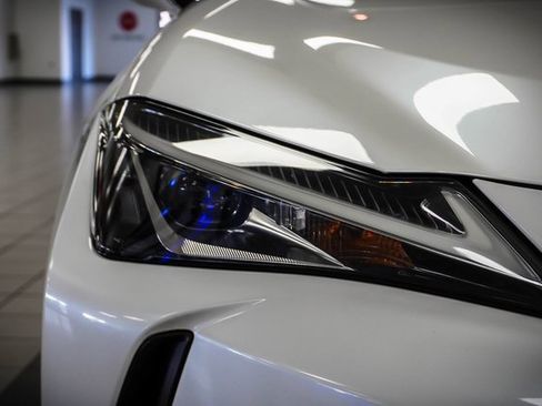 Used 2019 Lexus UX 200 image 28