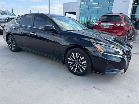 Used 2023 Nissan Altima 2.5 SV image 1