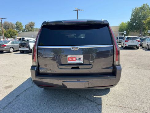Used 2015 Cadillac Escalade Luxury AWD/4WD image 4