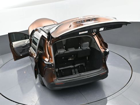 Used 2023 Toyota Sienna XLE image 45