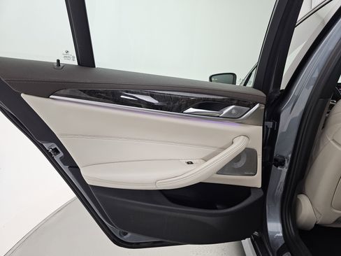 Used 2018 BMW M550i xDrive image 23