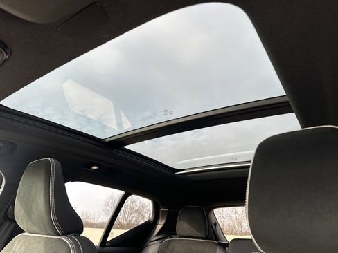 Certified 2025 Volvo XC40 B5 Plus image 18