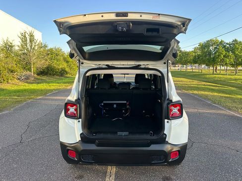 Used 2016 Jeep Renegade Latitude image 17