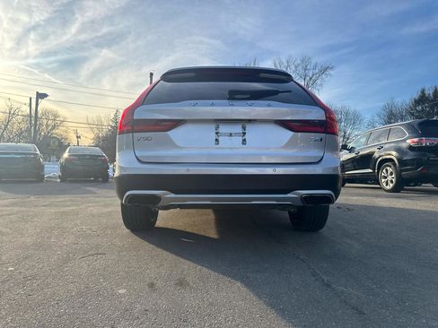 Used 2017 Volvo V90 T6 Cross Country image 11
