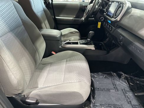 Certified 2022 Toyota Tacoma SR5 AWD/4WD image 18