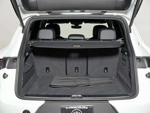 Certified 2024 Porsche Cayenne w/ Premium Package AWD/4WD image 42