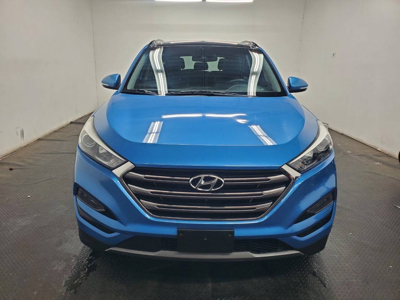 Used 2016 Hyundai Tucson Limited w/ Option Group 03 FWD image 2