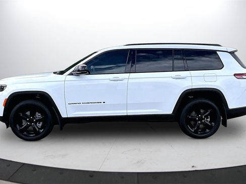 Used 2024 Jeep Grand Cherokee L Altitude image 6
